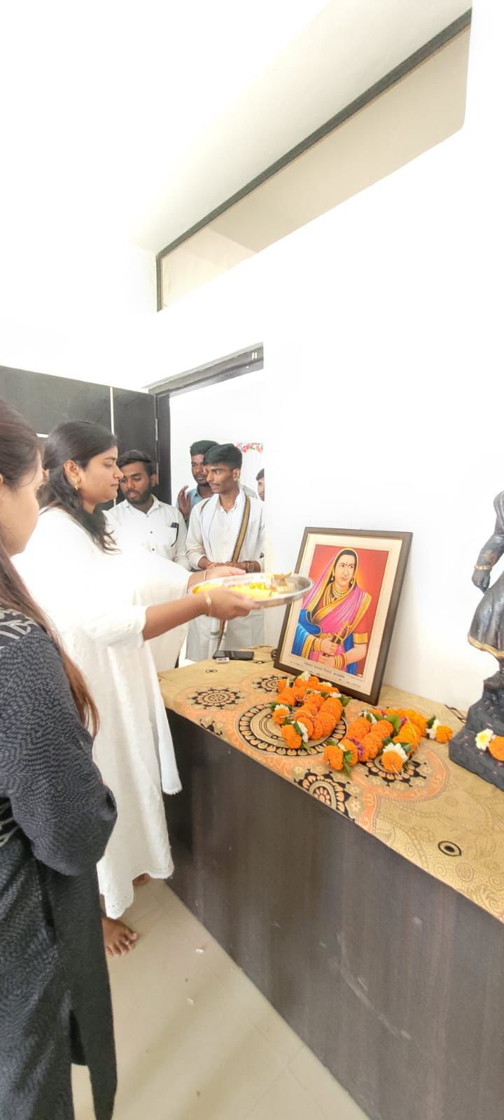 Well-stocked library with physiotherapy books